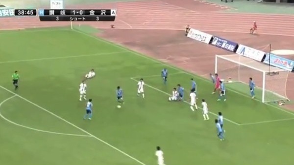 Topu Uzaklaştırmak İsterken Kalesinde Gördü!