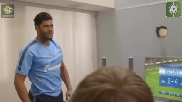 Ne Yaptın Sen Hulk? Duvarı Deldi....