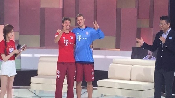 Nehir Üzerinde Futbol Keyfi