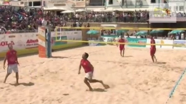 Nani, Alves ve Meireles'in plaj voleybolu keyfi