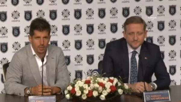 Emre Belözoğlu Başakşehir'e imzayı attı