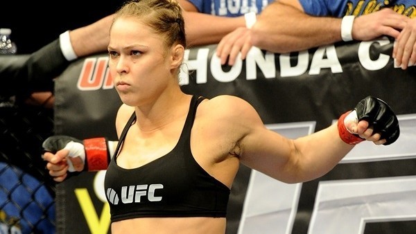 Ronda'ya Arkadan Sarılarak Sürpriz Yaptı