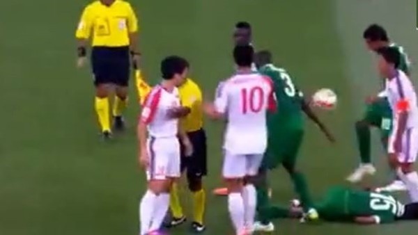 Takım arkadaşı yaralı o şov yapıyor