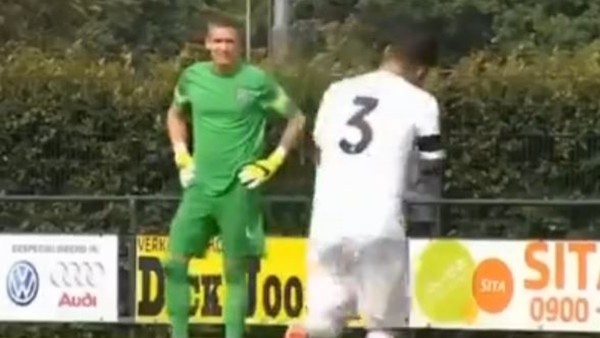 Orta sahadan kendi kalesine attı!