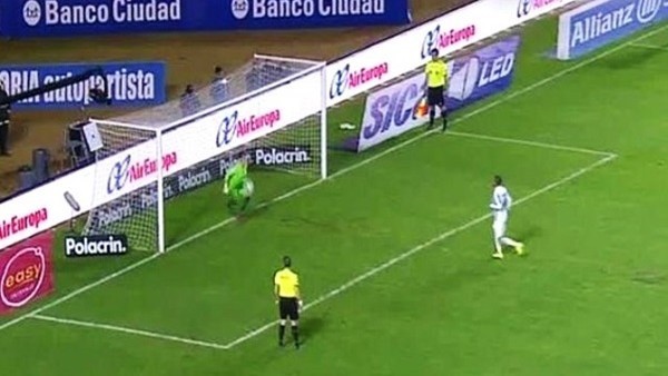 Kaleci Panenka İle Dalga Geçti!