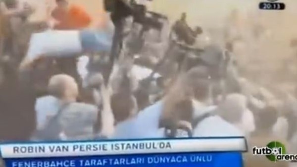 Uçan Hollandalı'yı uçarak karşılayan taraftar