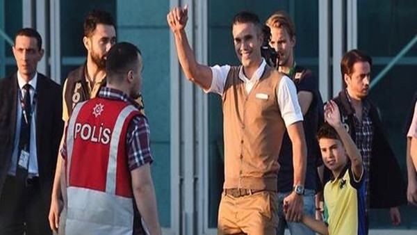 Robin Van Persie'ye çılgın karşılama