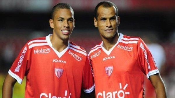 43'lük baba ile 20'lik oğlu şov yaptı