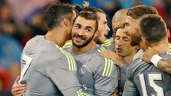 Benzema Yine Yaptı Yapacağını...