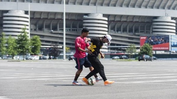 Hachim Mastour, Sean Garnier'e Karşı