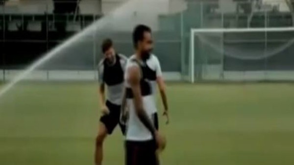 Şaka gibi! Steven Gerrard'ı tanımadılar..