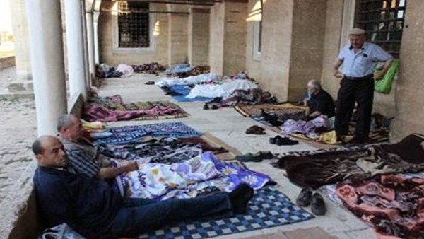 Kırkpınar Sevdalıları Geceyi Camii Avlusunda Geçiriyor