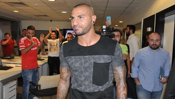 Q7 formayı giydi duygulandı