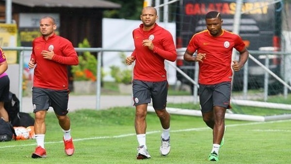 Sneijder basın mensuplarını fırçaladı