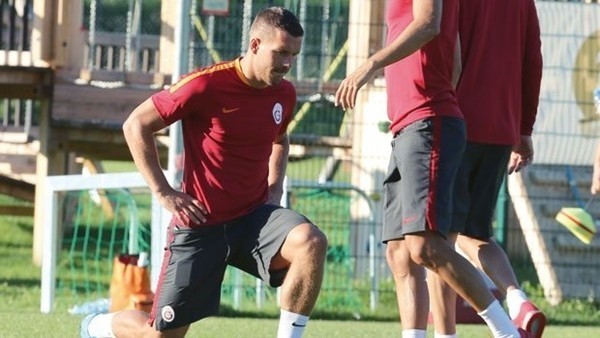 Podolski Galatasaray'da ilk antrenmanına çıktı