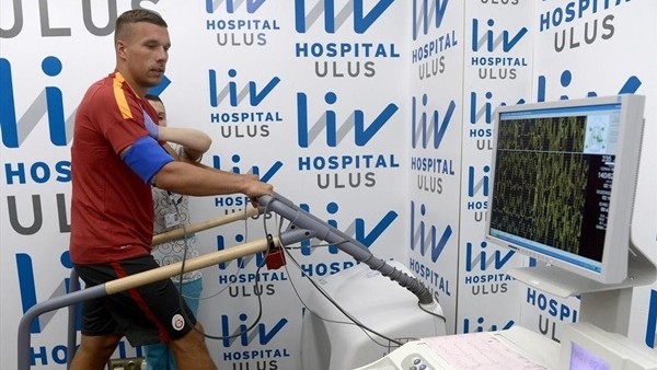Lukas Podolski sağlık kontrolünden geçti