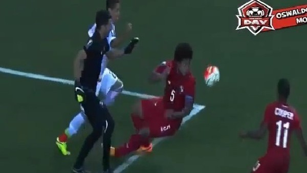 Böyle Penaltı Yaptırılmadı! Kendisi Bile Güldü...