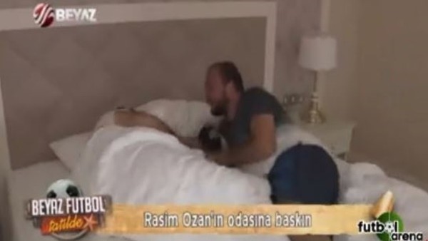 Rasim Ozan'a Oda Baskını