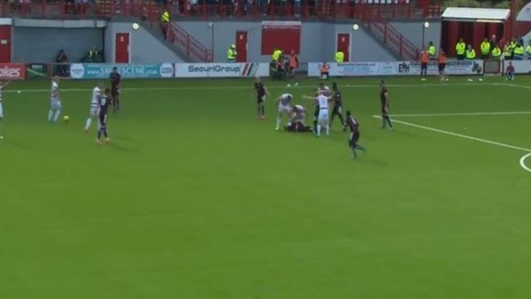 Yerdeki Oyuncuyu Darp Ettiler...