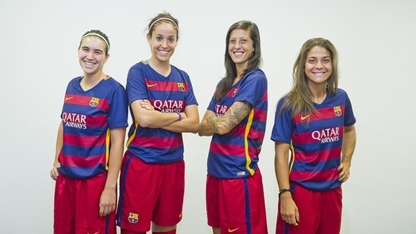 Barcelona'lı Kadın Futbolcular Fotoğraf Çektirdi