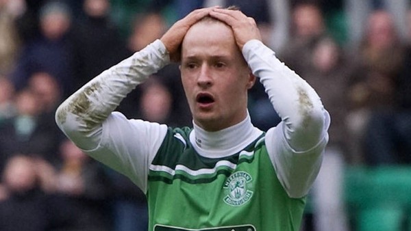 Gol atamayınca reklam panosunu kırdı