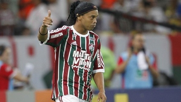 Ronaldinho Çalımı İle Ayağa Kaldırdı!