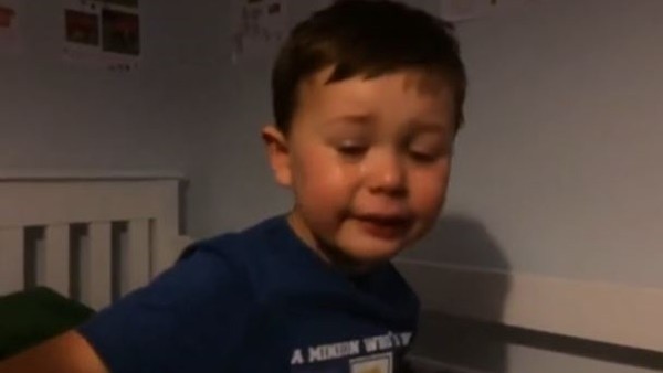 Van Persie İçin Ağlayan Çocuk İstanbul'da!