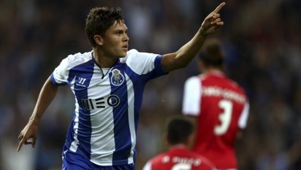 Galatasaray'dan Fenerbahçe'ye transfer çalımı