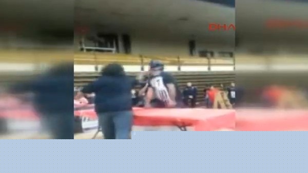 ABD'de en okkalı tokat yarışması düzenlendi