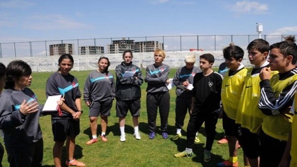 Geleceğin kadın antrenörleri eğitiliyor