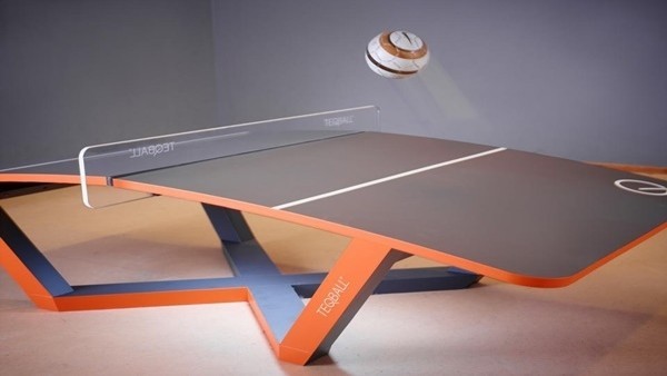 Futbol ve masa tenisi keyfi bir arada