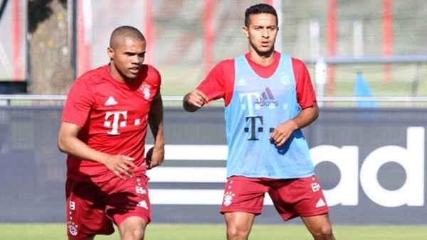 Douglas Costa ile Thiago büyüledi!
