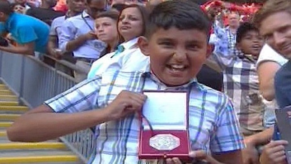 Mourinho ikincilik madayasını taraftara verdi