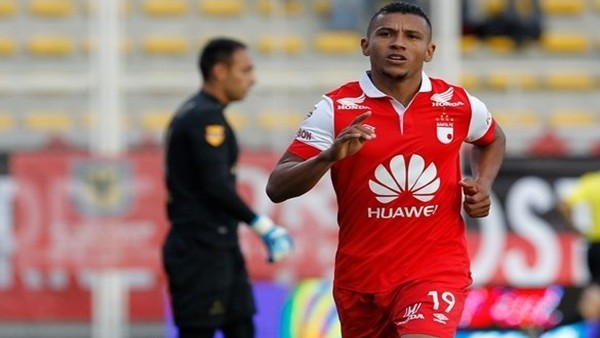 Kaleciyi geçti ve topu ağlara bıraktı