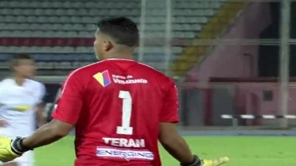 Rakibi Faul Bekledi Ama...