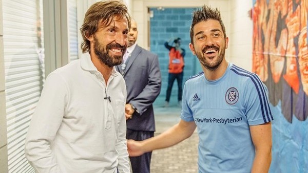 Pirlo Ve Villa İçin Olay Pankart!