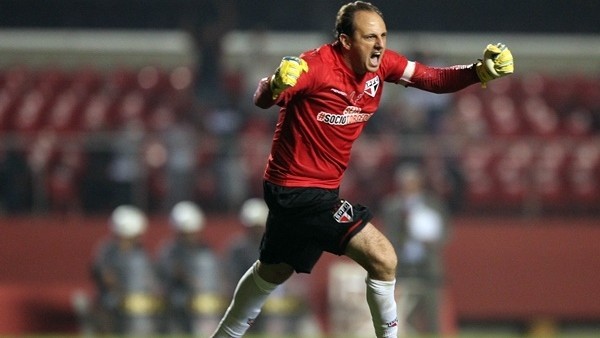 Çılgın kaleci Ceni atmaya devam ediyor!