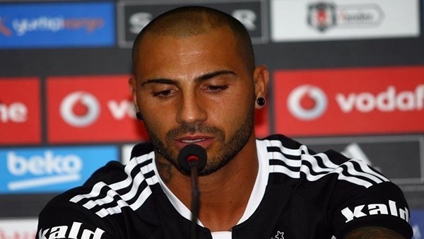 Quaresma'nın Tezahürat Yapan Taraftarlara Verdiği Tepki