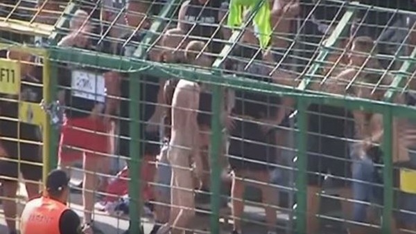 Önce dövdüler, sonra soydular!