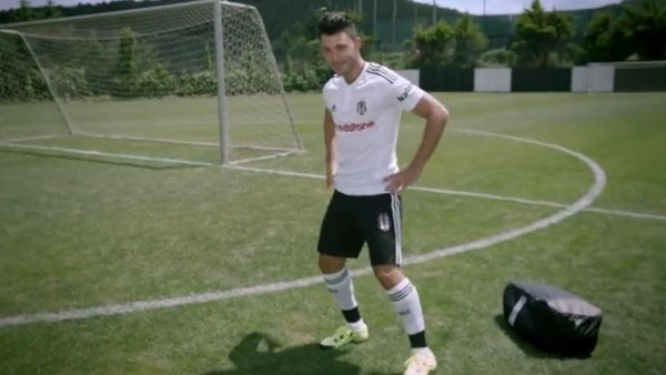 Başka renk yok! Beşiktaş İç Saha Forması