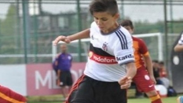 Emirhan Delibaş'tan abilerine taş çıkaracak gol
