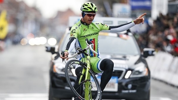 Önce bisikleti tekmeledi sonra doktor azarladı