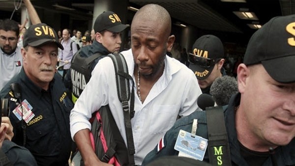 Wanchope, güvenlikle yumruk yumruğa