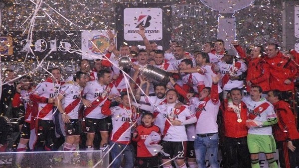 River Plate Taraftarlarından Çılgın Kutlama
