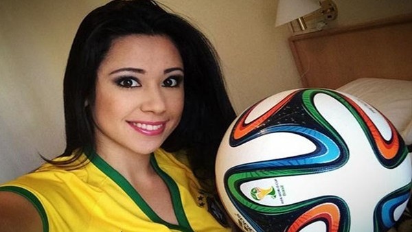 Topuklu ayakkabılarıyla harikalar yarattı