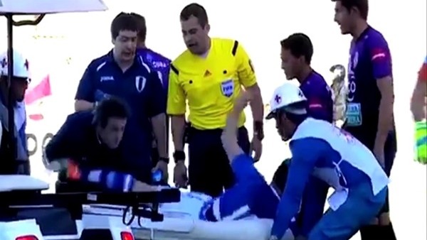 Zaman Geçirmenin Bu Kadarı! Kendisini Sedyeden Attı..