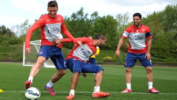 Arsenal'in yıldızlarından baş döndüren penaltı