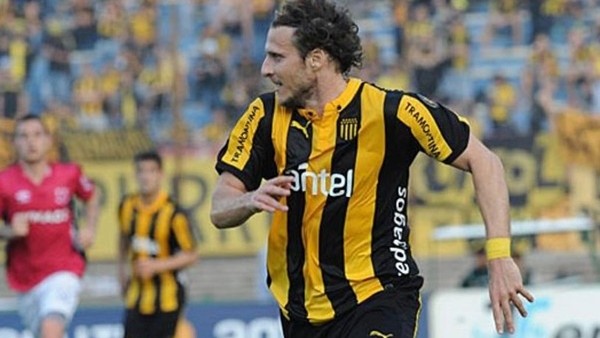 Forlan ilk golünü attı!