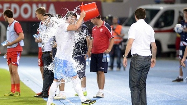 Aykut Demir Sıcaktan Bunalınca...