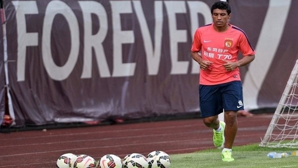 Paulinho 40 metreden ateş etti